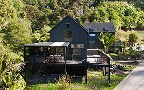Matakana Retreat - Luxury Off Grid Lodge In Nature